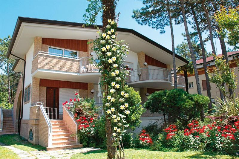 Villa Anny Lignano Sabbiadoro Buitenkant foto