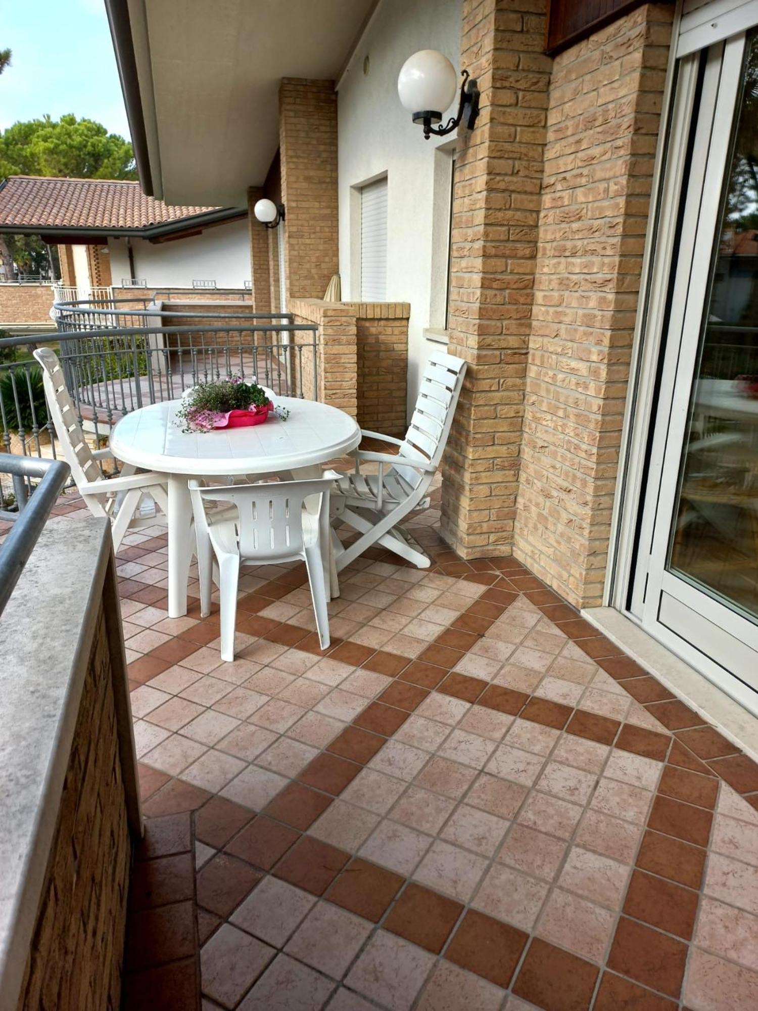 Villa Anny Lignano Sabbiadoro Buitenkant foto